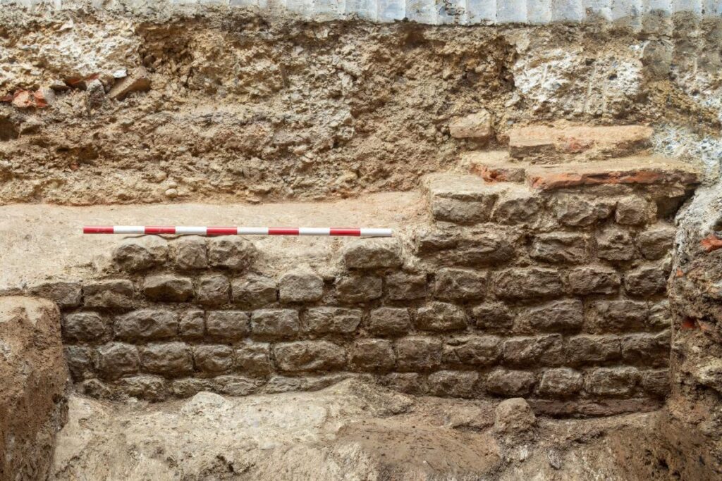 Ancient Roman Ruins Unearthed Beneath Central London